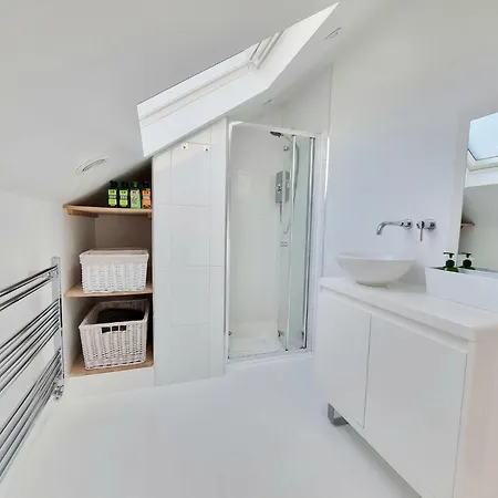 West Hill Retreat Seaview Balcony Chic Loft Studio & Free Parking Hastings Exterior photo