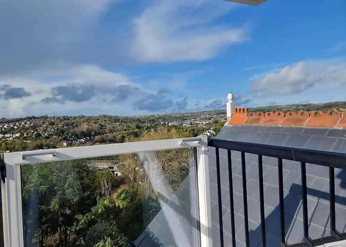 West Hill Retreat Seaview Balcony Chic Loft Studio & Free Parking