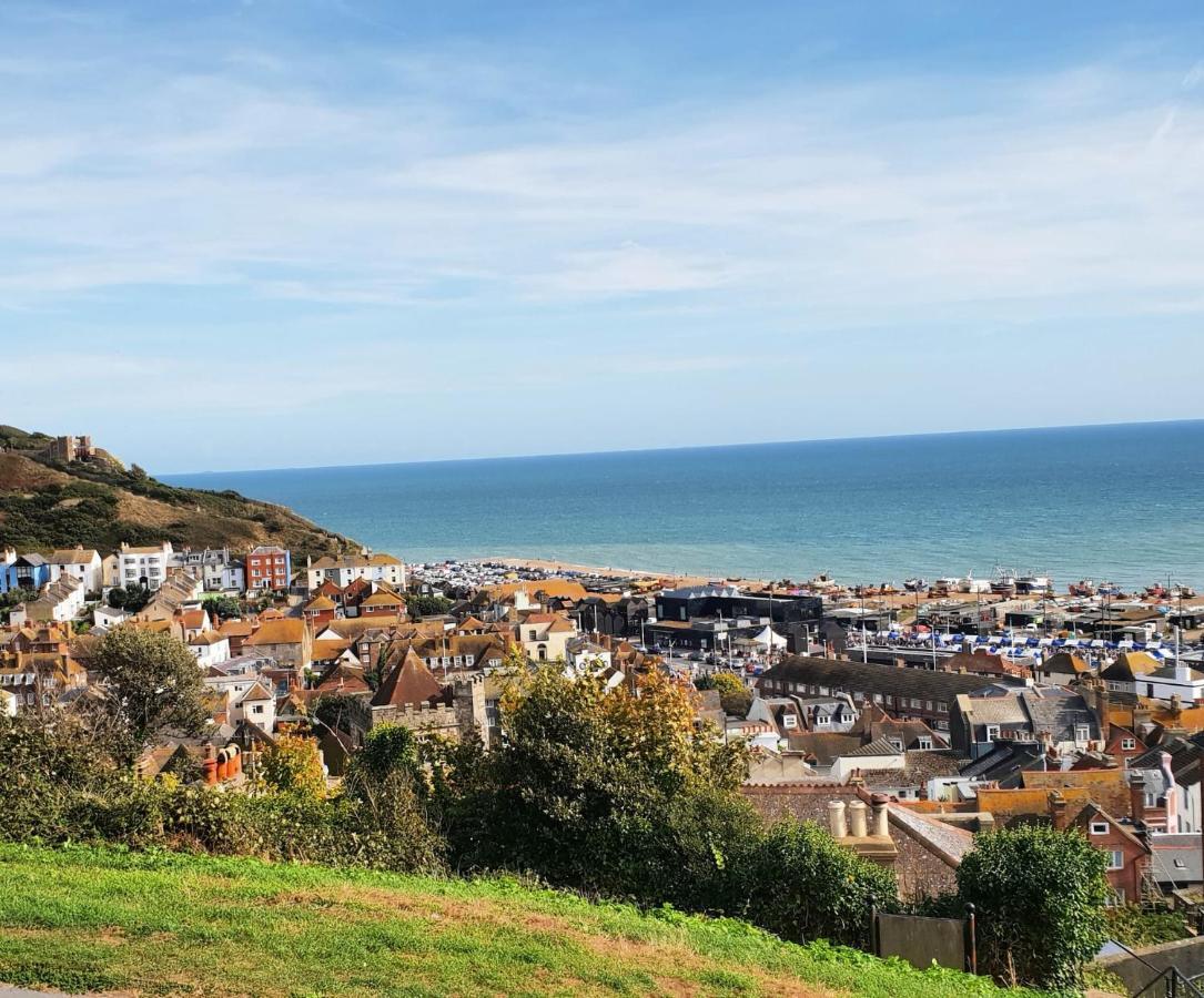 Apartment West Hill Retreat Seaview Balcony Chic Loft Studio & Free Parking Hastings