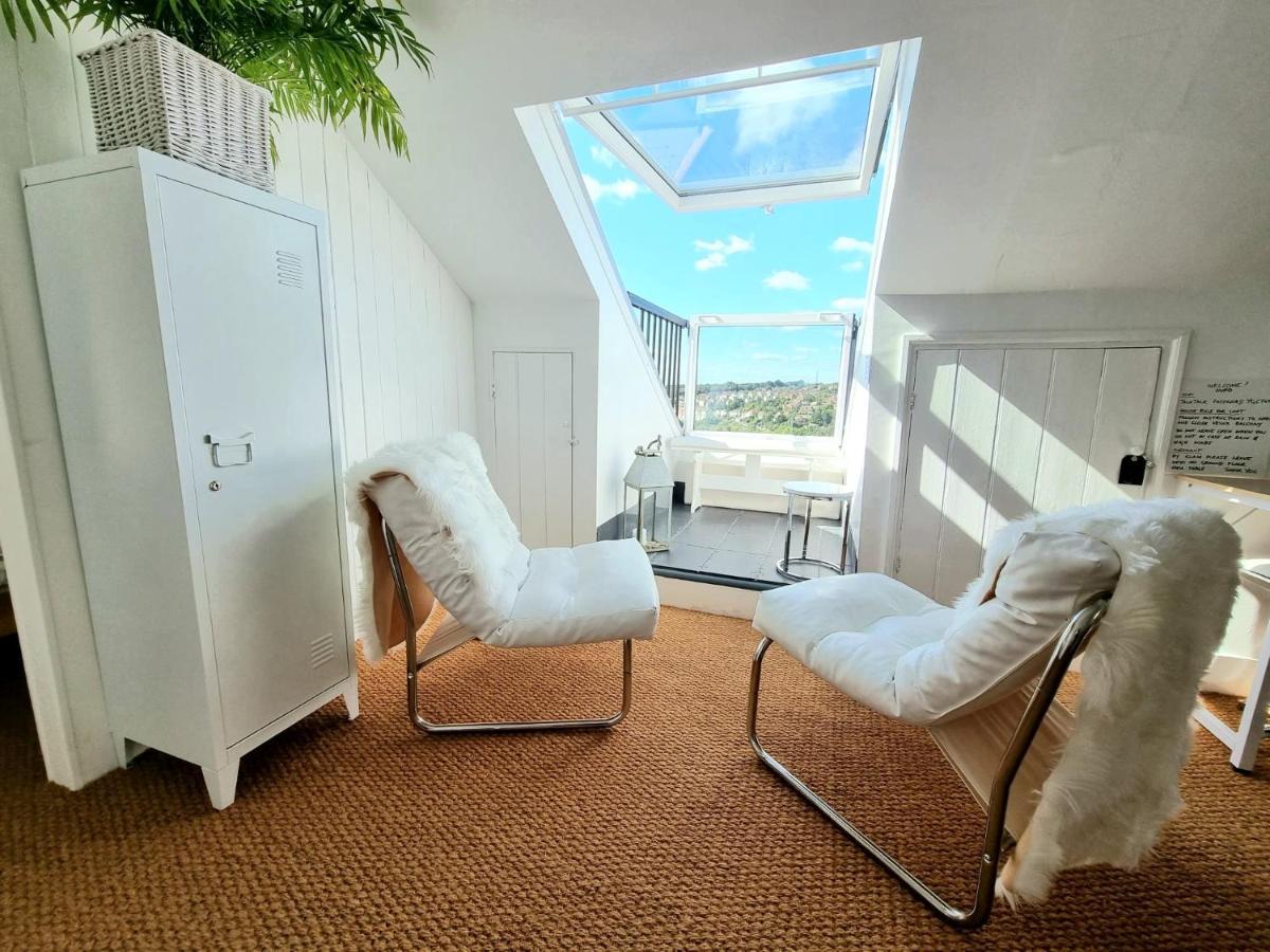 West Hill Retreat Seaview Balcony Chic Loft Studio & Free Parking Apartment