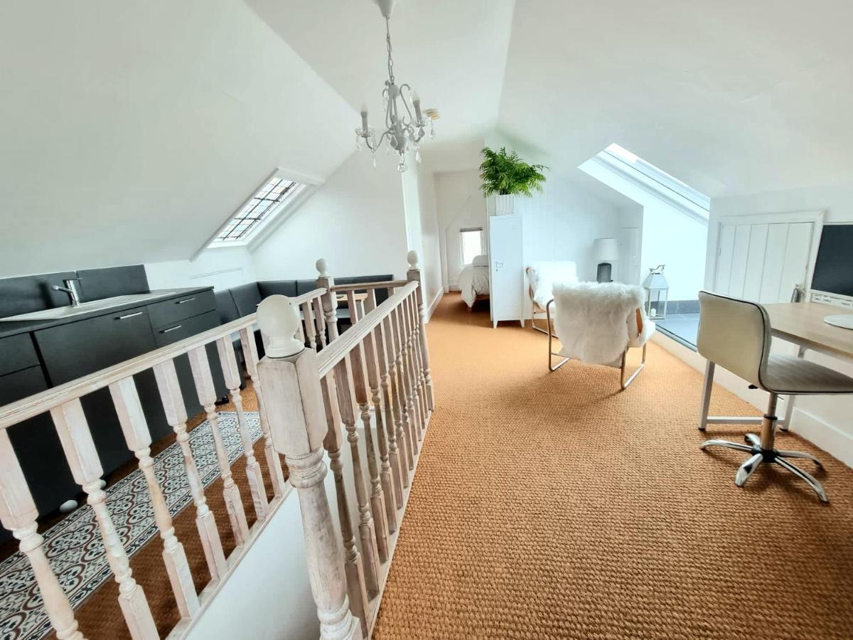 West Hill Retreat Seaview Balcony Chic Loft Studio & Free Parking * Hastings