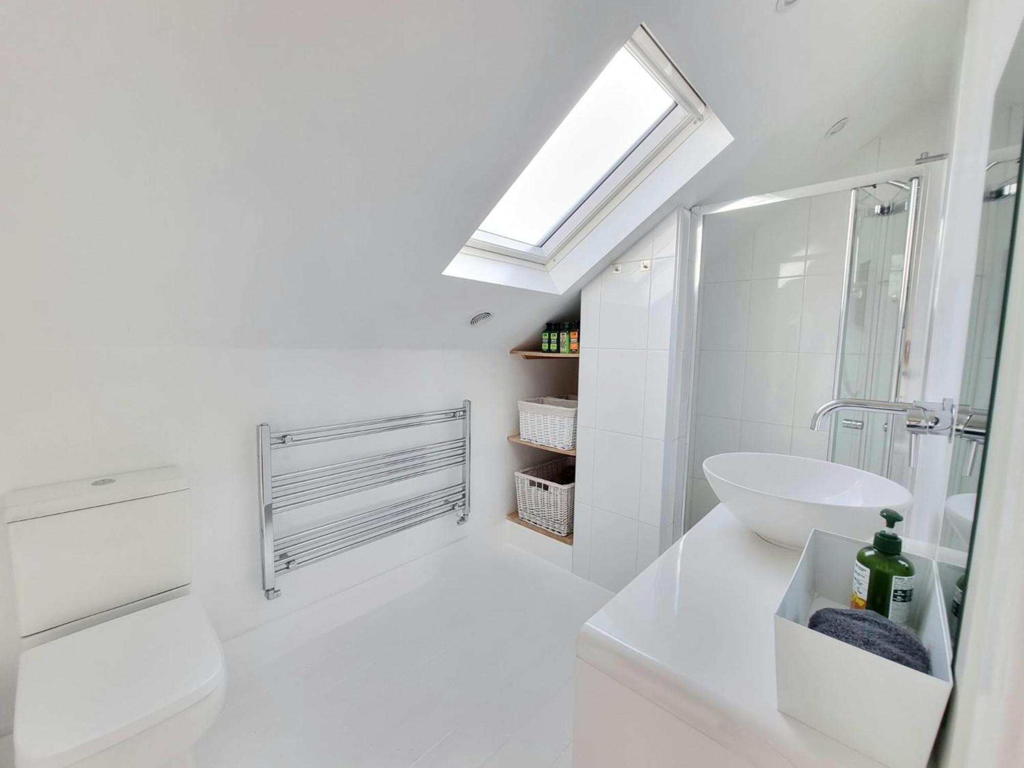West Hill Retreat Seaview Balcony Chic Loft Studio & Free Parking Hastings