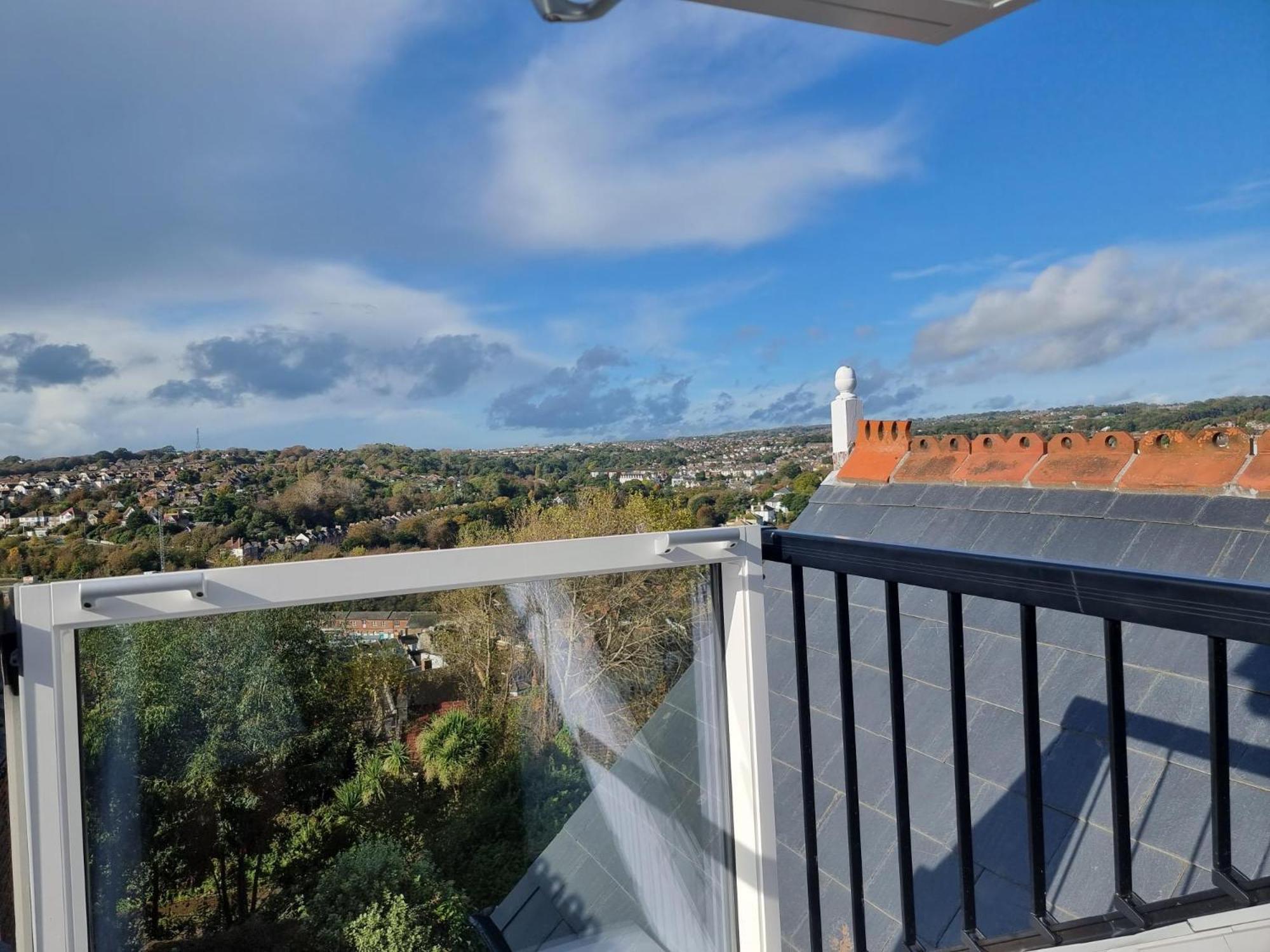 West Hill Retreat Seaview Balcony Chic Loft Studio & Free Parking Hastings